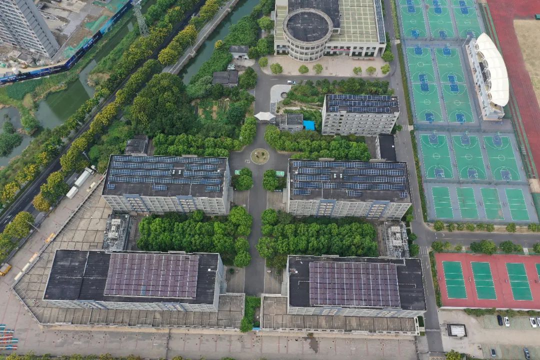 建设绿色低碳学校，推动光伏与修建一体化生长